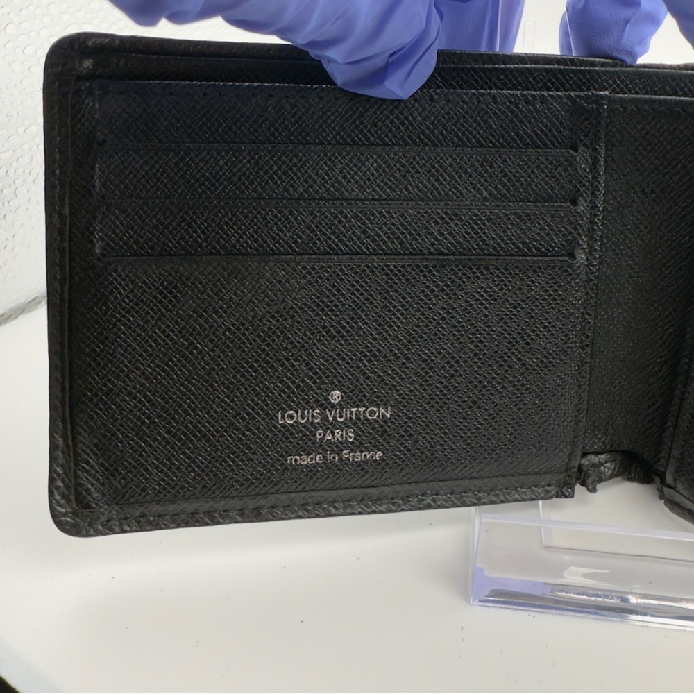 Louis Vuitton Black Taiga Leather Bifold Wallet | Men’s | Pre-Owned | - Picture 3 of 7